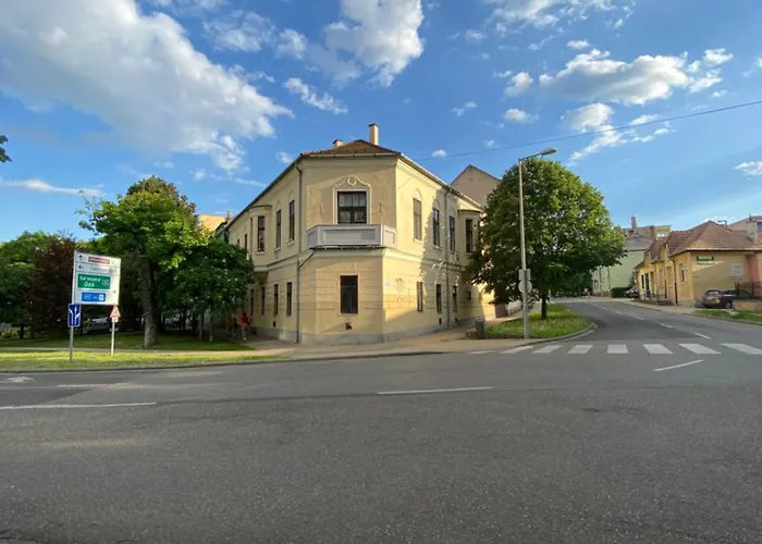 Toeroek Rezidencia * Eger